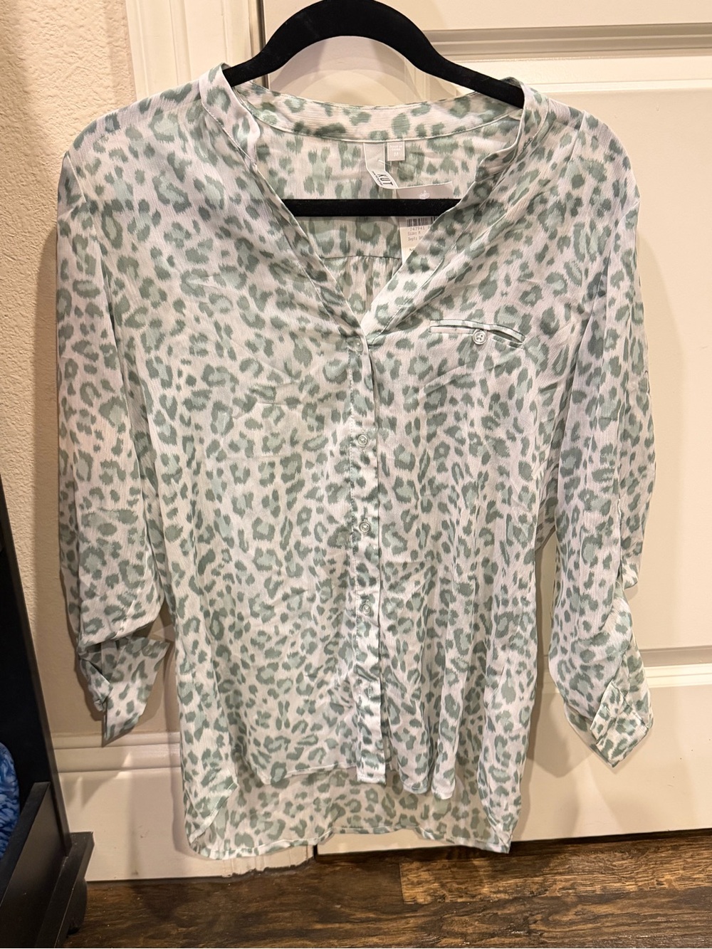 Kut from the Kloth Jasmine Animal Print Sheer Button-Up Top - NWT - medium